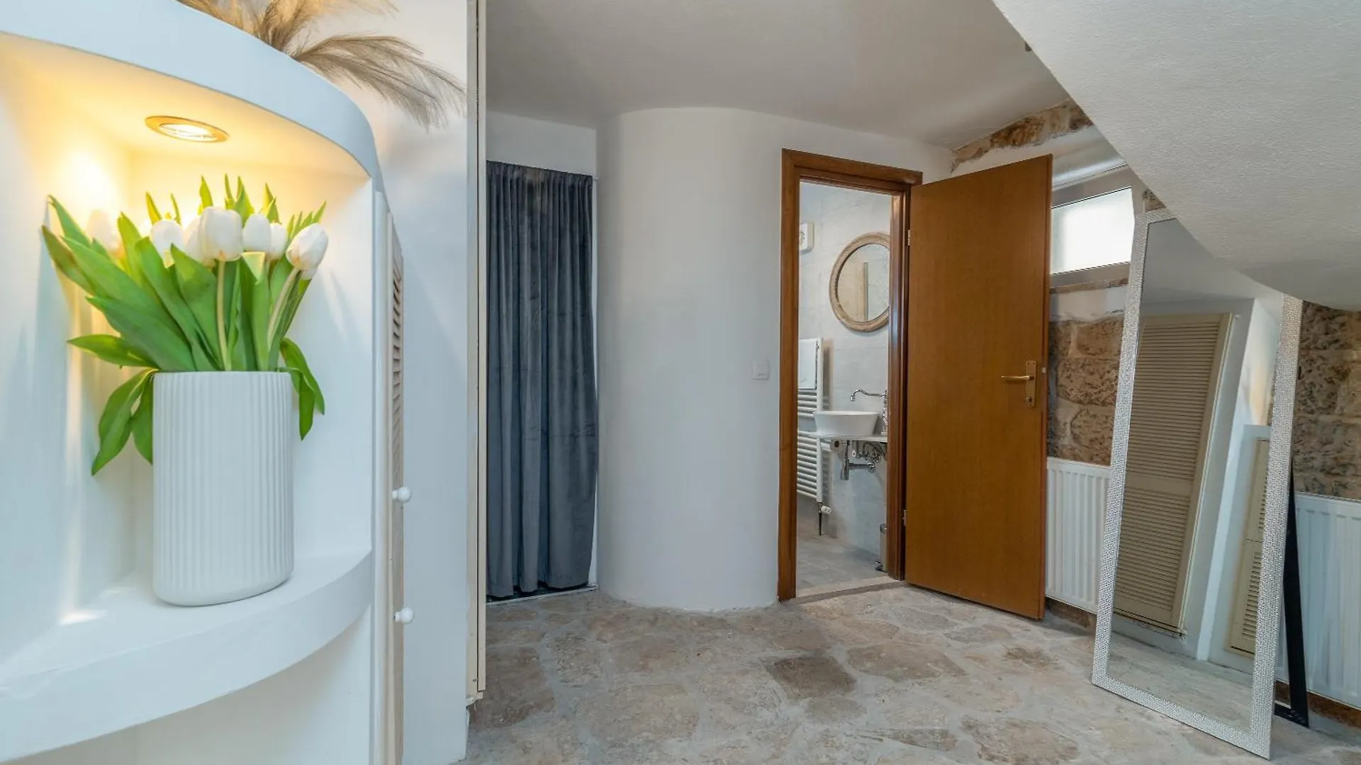 Villa Manero Trogir 0*,  Croacia